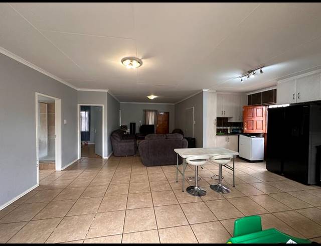 2 BEDROOM HOUSE FOR SALE IN HESTEAPARK